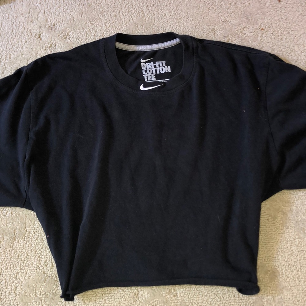 Loose fitting Nike crop shirt